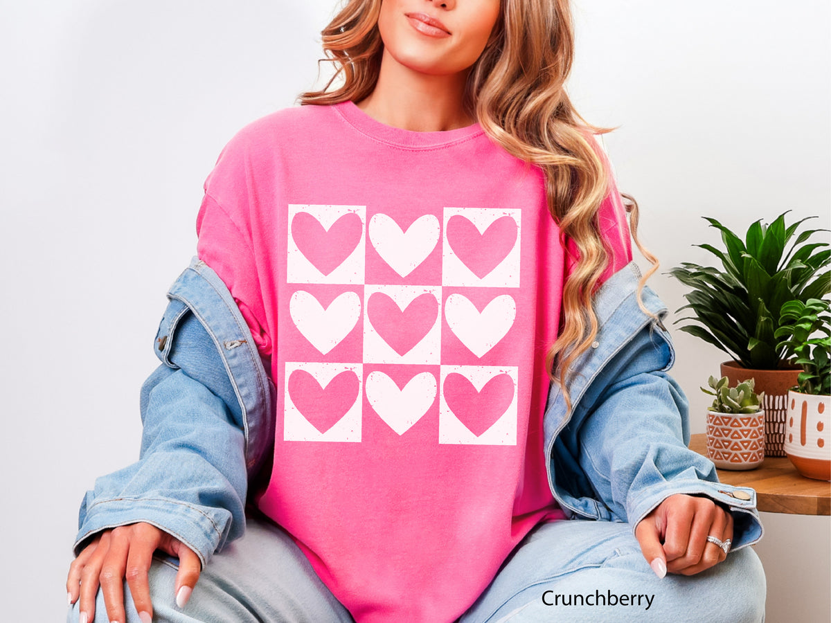 Checkered Heart Vintage Valentine Graphic T-Shirt
