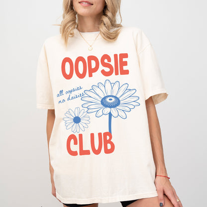 Oopsie club retro blue daisy floral graphic t shirt in ivory